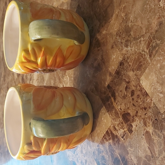 2 Beautiful embossed sunflower mugs by Gibson, EUC - Picture 5 of 8
